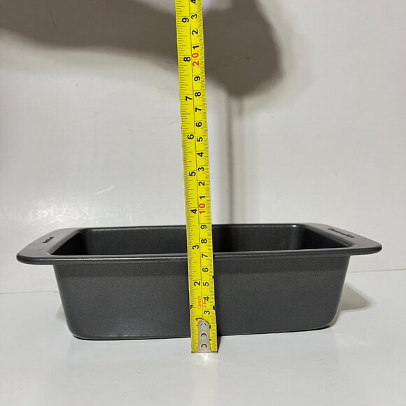 KitchenAid 3-Piece Bakeware Set | Baking Sheet, Cake Pan & Loaf Pan - Picture 15 of 16